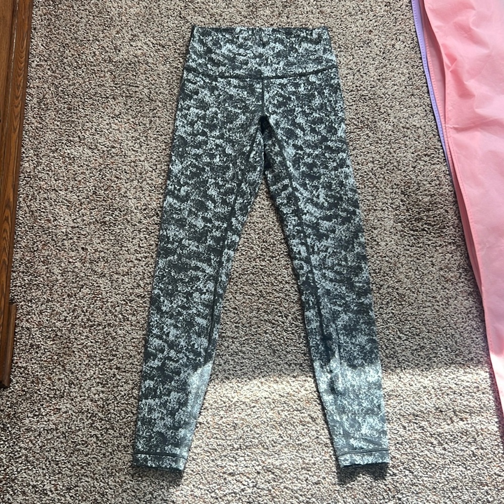 Lululemon size 8 leggings